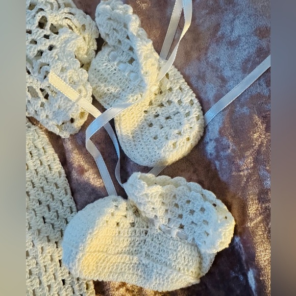 💥Handmade 3pc Christening Elegant Cream Crochet Set - Picture 2 of 10